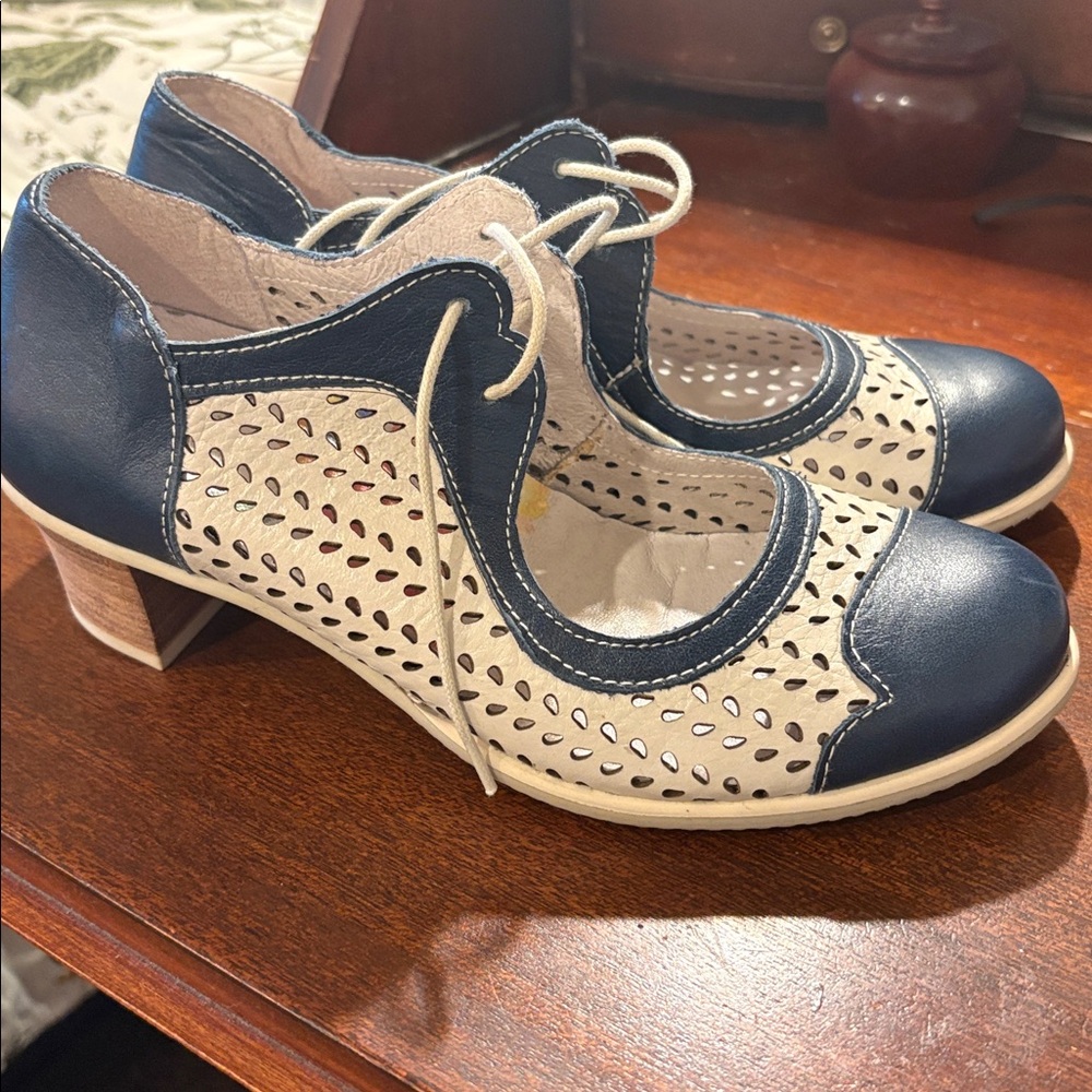 Brako Anatomics Collection Blue and White Shoes - Picture 3 of 6
